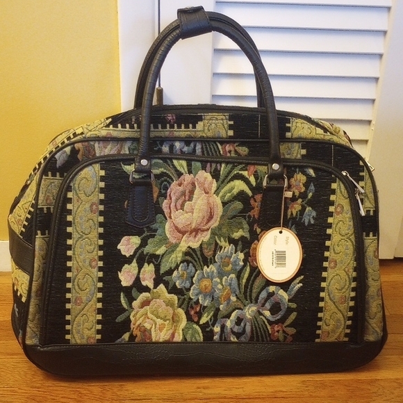 Mellow World Duffle Style Travel Bag - Picture 2 of 4